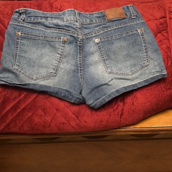 Shorts - Picture 3 of 8